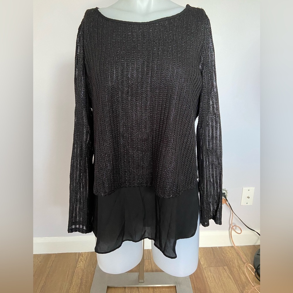 Superb long sleeve sweater with metallic effect 🦈